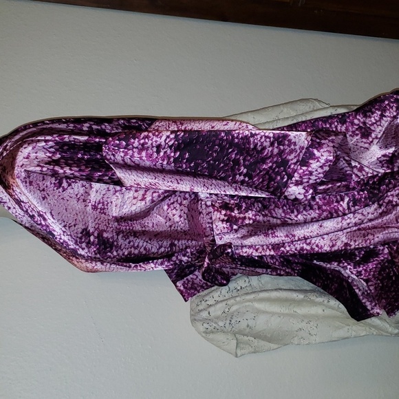 Frederick's Of Hollywood satin kimono - Picture 3 of 6